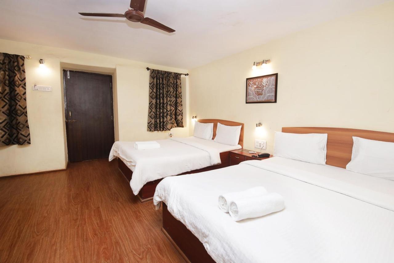 Westend Hotel Matheran Exterior photo