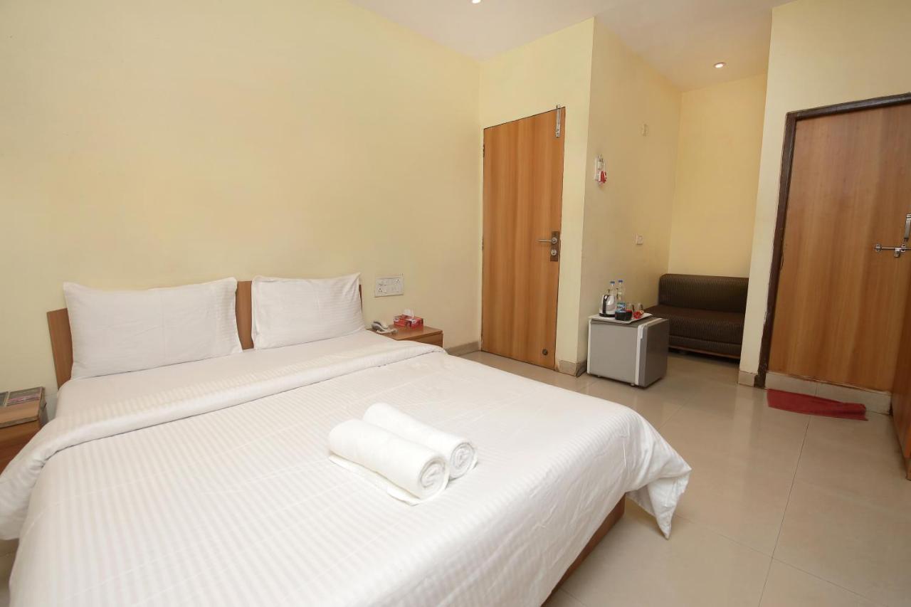 Westend Hotel Matheran Exterior photo