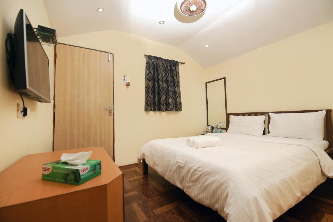 Westend Hotel Matheran Exterior photo